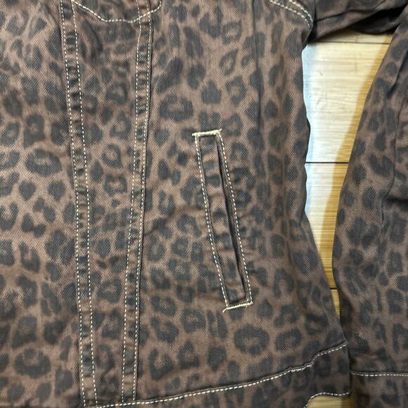 Torrid Womens XXL Size 2 Leopard Denim Trucker Jacket Pockets Mobwife Streetwear - Picture 5 of 8